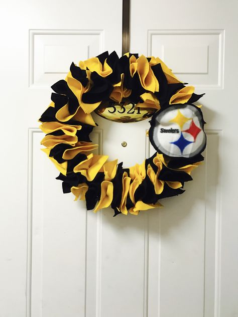 DIY Steelers wreath #SteelerNation Felt Wreath Sports Football Steelers Wreath, Felt Wreath, Steeler Nation, Sports Football, Sport Football, Halloween Wreath, Wreath, Felt, Football