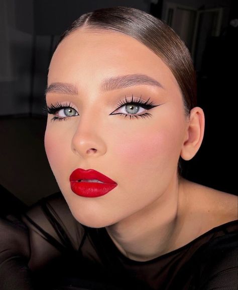 Red Lipstick Makeup Looks, Vintage Makeup Looks, Maquillage On Fleek, Natural Prom Makeup, Celebrity Makeup Looks, Classic Makeup, Retro Makeup, Red Lip Makeup, Lips Makeup