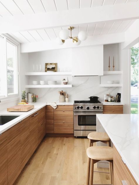 When It Comes To Design, This Denver Stylist Believes Less Is More - Luxe Interiors + Design Island Kitchens, Makeover Kitchen, Scandinavian Kitchen Design, Kitchens Ideas, Modern Kitchen Remodel, Decorating Kitchen, Organization Kitchen, Kitchen Organisation, Backsplash Kitchen