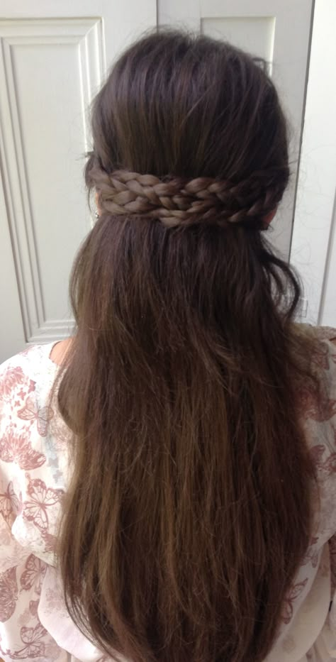 The hairstyle Annabelle had on Lancelot's first day of basic training in Lancelot Ren Faire Hair Short, Maiden Hairstyles, Ren Faire Hairstyles, Jack Core, Medieval Hair, Fairytale Hair, Medieval Hairstyles, Dramatic Hair, Princess Hairstyles