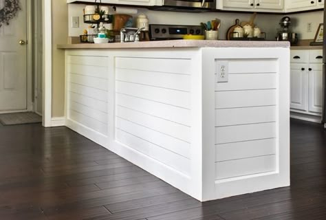 How to shiplap a kitchen penisula or kitchen island-19 Shiplap Bar, Kitchen Island Trim, Kitchen Island Makeover, Kitchen Light Fixtures, Shiplap Kitchen, Cocina Ideas, Kitchen Peninsula, Diy Kitchen Projects, Diy Shiplap