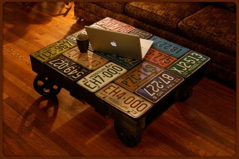 License Plate Crafts Projects, Singer Sewing Machine Repurposed, License Plate Decor, License Plate Crafts, Types Of Coffee Tables, License Plate Ideas, Garage Man Cave Ideas, Old License Plates, Cake Rustic