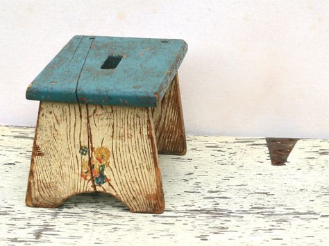 Metal Step Stool, Old Benches, Wood Step Stool, Wooden Step Stool, Step Stools, Wood Steps, Wooden Steps, Reclaimed Wood Projects, Vintage Stool