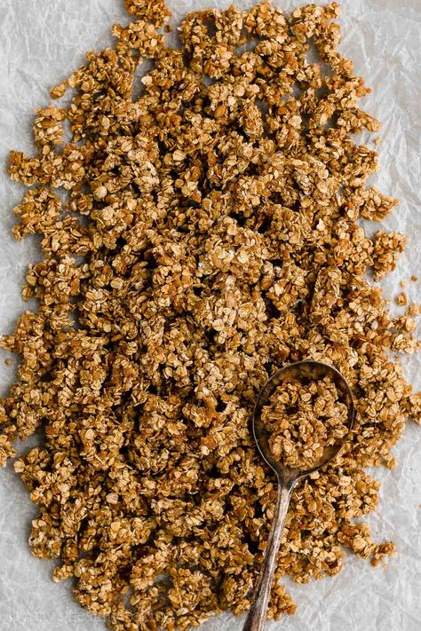 You just need 5 ingredients to make this healthy granola recipe! It’s full of cozy cinnamon flavor, lightly sweetened (no white sugar!) & has lots of huge crunchy clusters. Perfect for breakfasts, yogurt parfaits, or simply snacking on by the handful! cinnamon granola recipe easy. healthy granola recipe low sugar. homemade granola healthy low sugar. healthy granola recipe clean eating. homemade granola healthy crunchy. #healthy #glutenfree #granola #breakfast #recipe Homemade Sugar Free Granola, Low Sugar Granola Recipe, Cinnamon Granola Recipe, Healthy Homemade Granola Recipe, Low Sugar Granola, Sugar Free Granola, Healthy Homemade Granola, Easy Granola Recipe, Homemade Granola Recipe