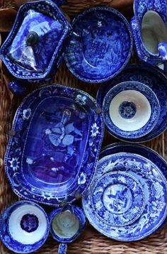 The Polohouse: Bluetiful things Flow Blue Dishes, Blue And White Dishes, Cottage Cabinet, Flow Blue China, Photo Bleu, Blue Dishes, Blue White Decor, China Blue, White Dishes