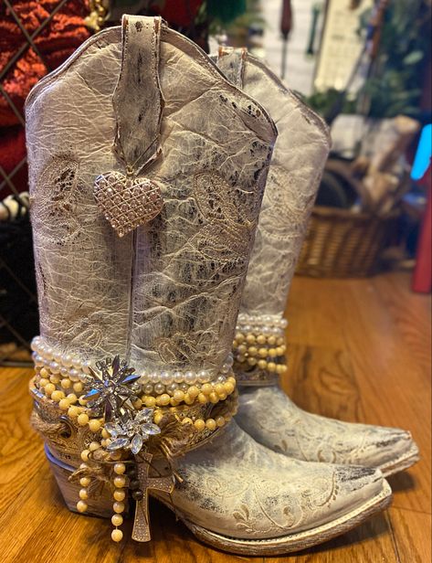 Cowboy Boot Upcycle, Boot Accessories Diy, Austin Bachelorette Party, Austin Bachelorette, Clip Boards, Boots Diy, Shoe Refashion, 50th Bday, Upcycling Diy