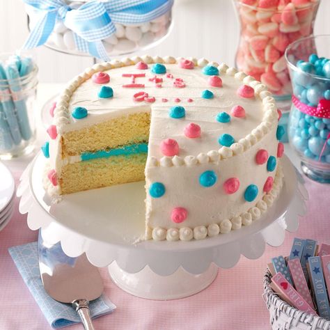 Gender Reveal Cake Recipe, Gender Cake, Gender Reveal Party Food, Baby Reveal Cakes, Creative Gender Reveals, Gender Reveal Unique, Blue Frosting, Idee Babyshower, Gender Reveal Cake