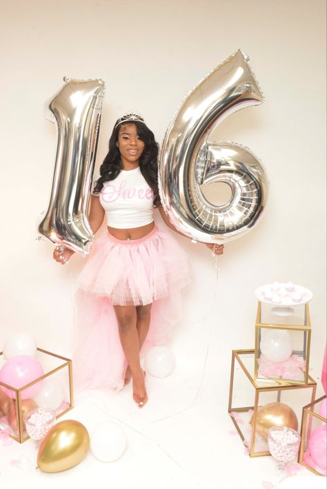 Pink Sweet 16 Photoshoot, 16th Bday Outfit Ideas, 16th Birthday Outfit Ideas Sweet Sixteen, 16th Birthday Outfit Ideas, Sweet 16 Outfit Ideas, Sweet 16 Photoshoot Ideas, Sweet 16 Photoshoot, Sweet 16 Party Planning, Birthday Skirt