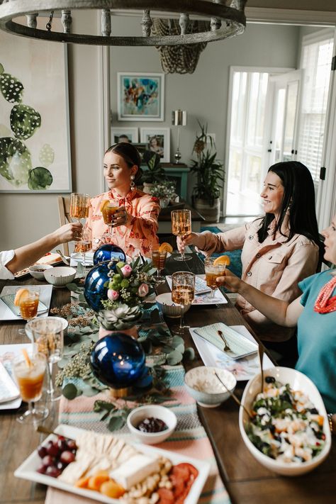 Hosting a Sunday Soiree for the girls. Sunday Soiree with At Home. Girls Soiree. Hosting the perfect Soiree for friends | KBStyled Dinner Party Vibes, Aesthetic Dinner Party, Flower Shoot, Spring Soiree, Hosting Brunch, Aesthetic Dinner, Brunch With Friends, Home Stores, Girls Brunch