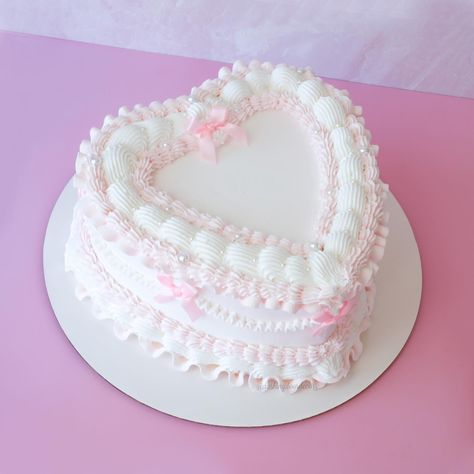 🐰🥕 I’m so excited to introduce a new product line I am adding to my shop!! 🌸 🌸This is my First Vintage Style Fake Cake🌸 🌸I have been practicing this technique and I am absolutely in LOVE!! 🌸🌸 . . . #saturdaynighthomeloverstour #snhltourmarch16 #heartvintagecake #vintageheartcake #vintagecake #dashingdoordecor #fakefood #fauxfood #pinkcake #weddingcake #fakefoods #fakefoodart #foodart #heartshapedcake #prop #setdesign #setdecoration #heartweddingcake #setdecorator #cakedecorating #cakesofi... Fake Wedding Cake, Wedding Cake Vintage, Sculpture Cake, Fake Wedding Cakes, Girly Birthday Cakes, Vintage Heart Cake, Cake Centerpieces, Heart Wedding Cakes, Fake Food Props