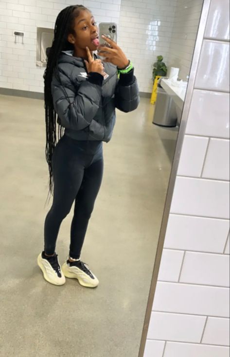 Cute But Chill Outfits, Black Leggings Outfit Baddie, Grey Leggings Outfit Black Women, Baddie School Outfits, Bummy Outfits For School, Chill Outfits For School, Cute Lazy Outfits For School, Winter Chill Outfits, Yeezy Outfit Women