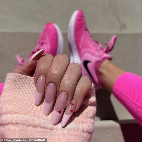 Khloe Kardashian is getting into the holiday spirit. The reality tv star, 37, posted to her 219M Instagram followers on Thursday morning a picture of her fresh love-themed manicure. Khloe Kardashian Nails, Kardashian Nails, Pink Heart Emoji, Khloe Kardashian Show, Kutek Disney, Unghie Sfumate, Pointy Nails, Acrylic Nail Set, Valentine Nail Art