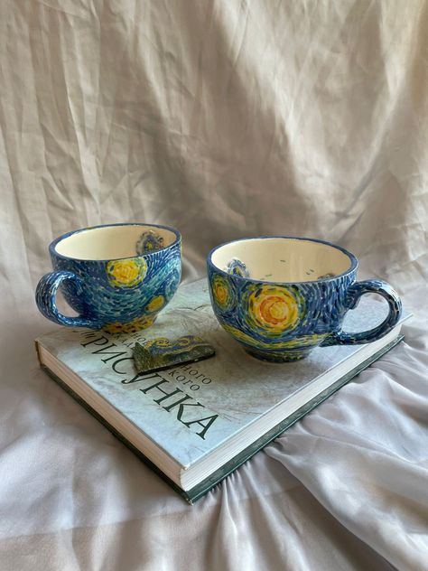 Ceramic Cup Designs, Painting On Mugs, Pottery Mugs Ideas, فنسنت فان جوخ, Diy Pottery Painting, Cerámica Ideas, Pretty Mugs, Keramik Design, Mug Art