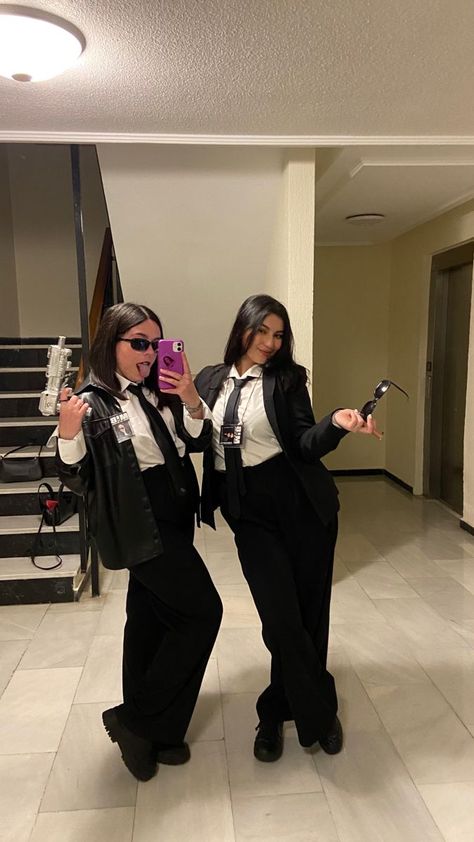 Security Guard Costume Woman, Mib Agent Costume, Halloween Costumes Simple Women, Me In Black Costume, Halloween Suit Costumes, Fbi Halloween Costume Women, Men And Black Costume Women, Career Day Outfit Ideas, Men And Black Costume