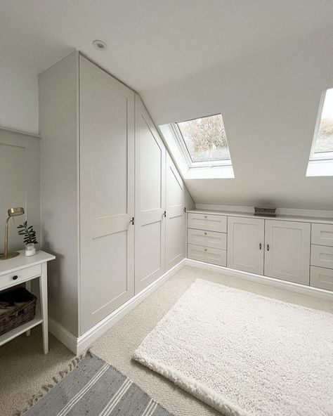 Small Attic Spaces, Attic Closet Ideas, Sloped Ceiling Bedroom, Attic Storage Space, Small Attic Bathroom, Loft Conversion Bedroom, Attic Bedroom Storage, Attic Wardrobe, Attic Office