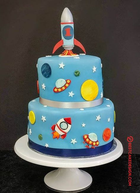 50 Rocket Cake Design (Cake Idea) - October 2019 Astronaut Theme Cake, Space Rocket Cake, Space Theme Party Food, Rocket Birthday Cake, Space Birthday Party Food, Rocket Ship Cake, Space Theme Cake, Space Themed Desserts, Solar System Cake