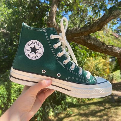 Quinceanera Shoes Sneakers Green, Emerald Green Converse, Converse Verdes, Forest Green Converse, Emerald Quince, Outfits For Drawings, Quince Shoes, Converse Chuck 70 High Top, Quinceanera Shoes