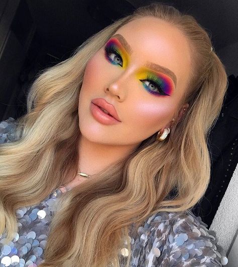 NikkieTutorials no Instagram: “see that makeup look? ...YOU GUYS ARE RESPONSIBLE!!! 🤭✨ a NEW video just went up on my channel where you pick my makeup look + I talk about…” Bright Makeup Looks, Rainbow Eye Makeup, Make Up Designs, Rainbow Eyeshadow, Maquillage On Fleek, Bright Makeup, Eyelashes Makeup, Pride Makeup, Rainbow Makeup