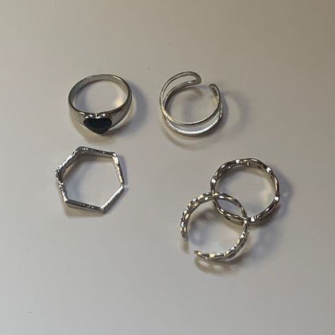 Accessories For Shifting, White Rings Aesthetic, Cute Silver Rings Aesthetic, Black Y2k Accessories, Y2k Accesorios, Accesories Aesthetic Silver, Aesthetic Silver Rings, Y2k Jewelry Aesthetic, Y2k Rings Png