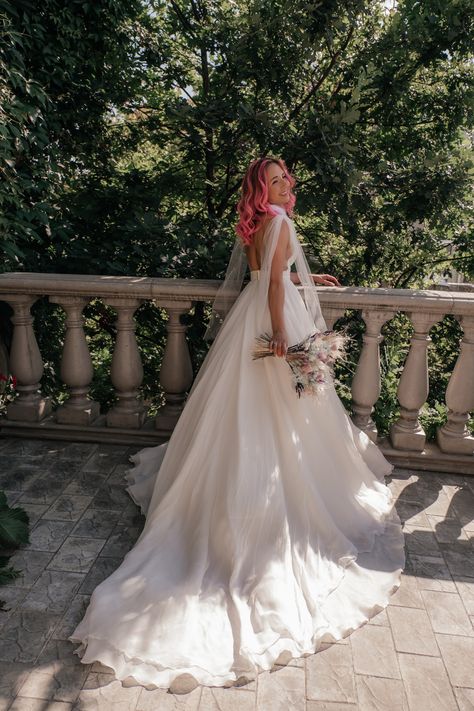 Bride with Pink hair in Rara avis wedding dress elba #bride #pinkhair #Raraavis #RaraavisElba #Weddingdress #Bouquet Pink Hair Wedding, Pink Hair Bride, Bride Wedding Photos, Rara Avis, Hair Bride, Pink Bridal, Dress Hairstyles, Wedding Fashion, Elba