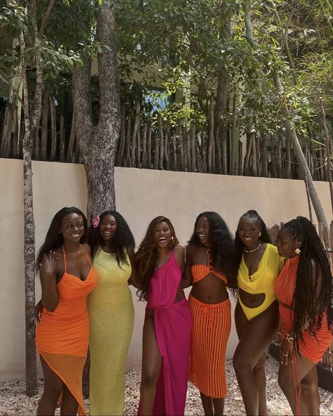 Family Vacation Themes, Mexico Black Girls Trip, Vacation Black Women, Thankful For Our Friendship, Kit Nivea, Vacay Aesthetic, Brunch Fits, Tequila Sunset, Vacation Poses