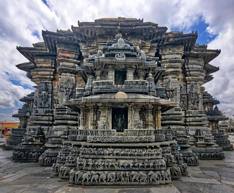 Belur Temple, Hoysala Architecture, Tempo Traveller, Ancient Indian Architecture, Ganesh Photo, Temple Architecture, Stone Architecture, Indian Architecture, Ancient India