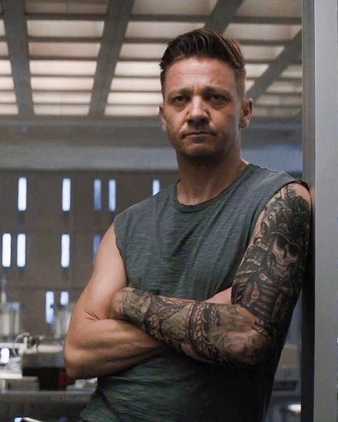 Irena Law on Instagram: “Oh my gosh, this tattoo... how sexy it's!🔥😈🔥😈🔥 #jeremyrenner #renner4real #avengersendgame #endgame #ronin #hawkeye #sexytattoo #hotmen…” Hawkeye Avengers, Avengers Quotes, Robert Downey Jr., Thor Loki, Phil Coulson, Avengers Cast, Jonathan Rhys Meyers, Shia Labeouf, Logan Lerman