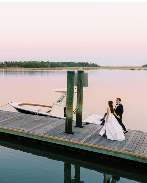 Say 'I do' to a picture-perfect wedding in the heart of the charming Lowcountry! 🥂✨ #LoveBlufftonSC 🧡 Discover Southern elegance amidst breathtaking scenery — plan your dream day: https://bit.ly/3Q2C6D4 📸 IG: @beckybroxmeyer4 Southern Wedding Decorations, Southern Wedding Reception, Low Country Wedding, Country Wedding Favors, Southern Charm Wedding, Mississippi Wedding, Southern Elegance, Beachy Wedding, Louisiana Wedding