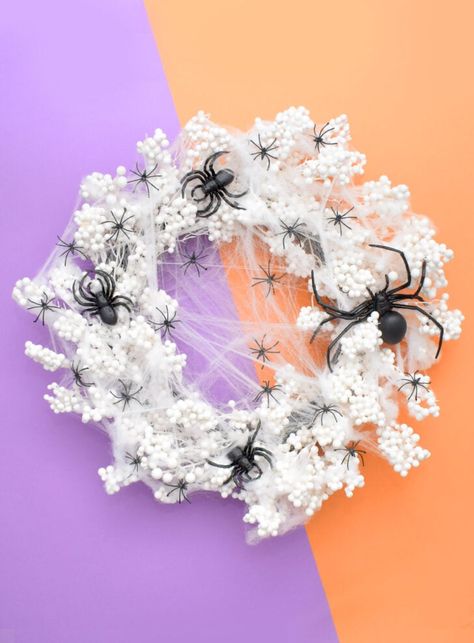 Spiderweb Wreath, Diy Spiderweb, Spider Web Wreath, How To Make Foam, Spider Wreath, Diy Halloween Wreath, Halloween Tombstones, Halloween Wreaths, Spooktacular Halloween