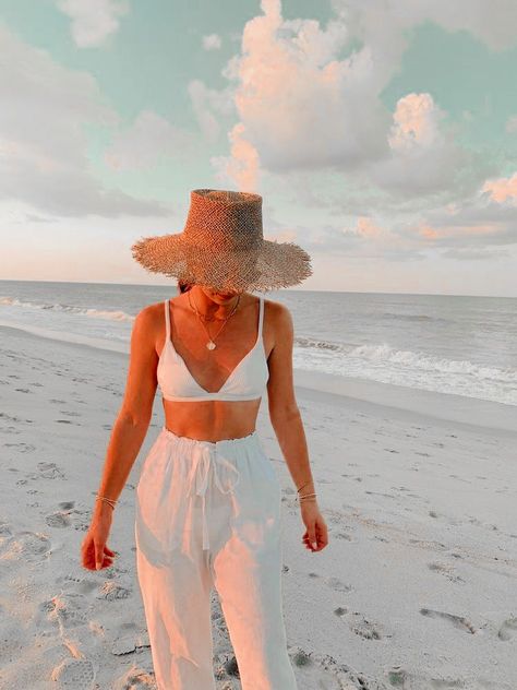 Ootd Crop, Purple Ootd, Linen Beach Pants, Summer Holiday Outfits, Hawaii Outfits, Chic Summer Outfits, Vacay Outfits, White Linen Pants, Summer Beach Outfit