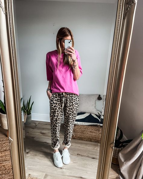 Easy, comfortable and stylish! These leopard print joggers instantly elevate a casual outfit, and the pop of pink gives cool girl vibes 😎 Finish the outfit with a leather or denim jacket and you're ready for a day of running errands. . . . #fashion #fashionista #fashionblogger #fashionover30 #fashionover40 #fashionmum #mumfashion #stylemum #styled #styleblogger #manchester #manchesterfashion #mumstyle #manchesterfashionblogger #igstyleblogger #outfit #outfitoftheday #ootd #outfitinspo #outfit... Pink And Leopard Outfit, Outfit Cumpleaños, Pink Jacket Outfit, Leopard Outfits, Friday Outfit, Mum Fashion, Leopard Print Leggings, The Outfit, Fashion Over 40