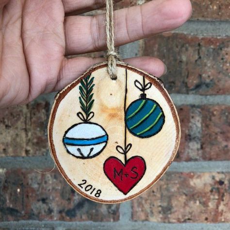 Diy Christmas Tree Ornaments, Painted Christmas Ornaments, Wood Paint, Sleigh Bell, Christmas Wood Crafts, Wood Slice Ornament, Wood Christmas Ornaments, Wooden Ornament, Holiday Crafts Christmas