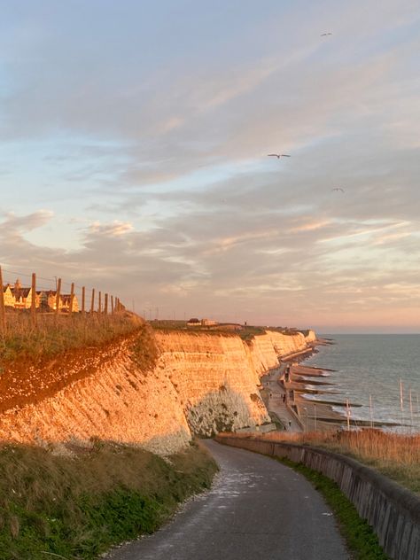 Brighton England Aesthetic, Brighton Aesthetic, Runswick Bay, Beach England, Art Homework, Summer Abroad, Brighton Houses, Life By The Sea, I Know Places