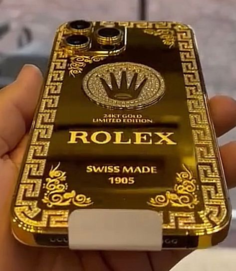 Apple Gadgets Iphone, Gold Bullion Bars, Lip Wallpaper, Luxury Iphone Cases, Bling Phone Cases, Video Call With Boyfriend Screen Photo, Fancy Watches, Iphone Obsession, Cute Couple Gifts