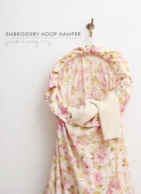 DIY laundry bag from embroidery hoop. Super easy. Hanging Hamper, Small Nurseries, Pretty Pillow, Laundry Hamper, Dorm Room Decor, Diy Embroidery, Diy Projects To Try, Embroidery Hoop, Kids Bags