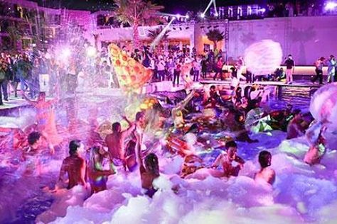 Tulum Party, Night Pool Party, 18th Birthday Party Themes, Wedding Pool Party, Neon Birthday Party, Cancun Resort, Cancun Trip, Foam Party, Cancun Resorts