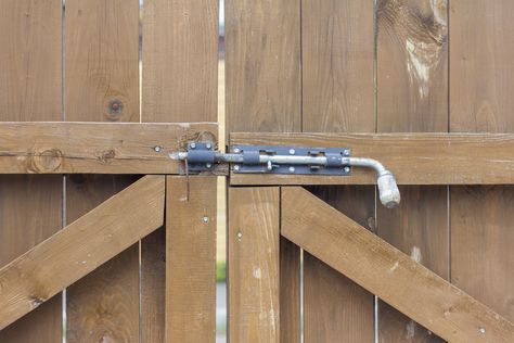 When constructing a gate for a fence, it's important to install a latch. Latches can be store-bought or reuse material and create a homemade gate latch. Gate Latch Ideas Diy Metal, Double Gate Latch Ideas, Diy Gate Latch, Wooden Gate Latch, Gate Latch Ideas, Simple Gate, Diy Gate, Latches Hardware, Wooden Gate