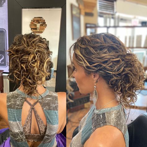 Updo Curly Hair, Cowgirl Hair, Bridesmaid Hair Inspo, Curly Hair Up, Updo Curly, Short Curly Hairstyles For Women, Curly Wedding Hair, Curly Updo, Hairdos For Curly Hair