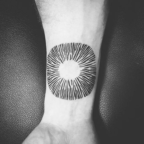 Spore Print Tattoo, Mycelium Tattoo, Mushroom Spore Print, Tattoo Mushroom, Mushroom Gills, Spore Print, Mushroom Spores, Mushroom Tattoos, Reishi Mushroom