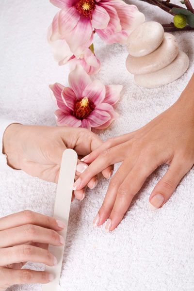 Manicura. #NúriaSabadell Best Nail File, Nail Room Ideas, Mascara Hacks, Beauty Courses, Nail Color Trends, Nail Room, Mystery Party, Nails Done, Spa Party