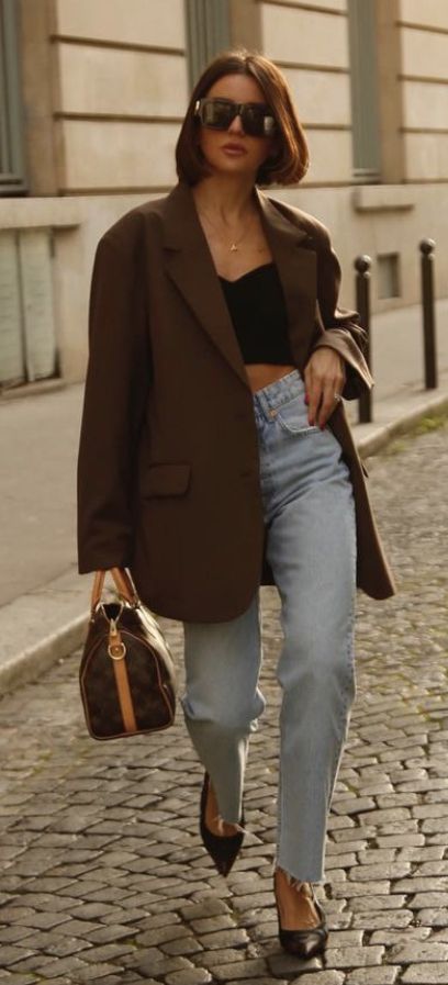 Brown Suit Jacket Outfit Woman, Brown Satin Blazer Outfit, Chocolate Blazer Outfit Women, Chocolate Blazer Outfit, Blazer Marron Outfit, Brown Oversized Blazer Outfit, Chocolate Brown Blazer Outfit, Brown Blazer Outfits For Women, Dark Brown Blazer Outfit