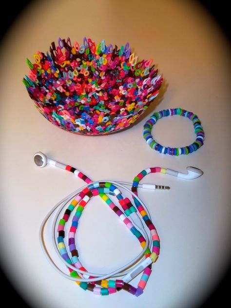 Perler Bead Crafts - 3 Fun and Fabulous Projects.... We got a bunch of peeler beads and we have no idea what to do with them.... This is perfect!! What To Do With Beads, Pearled Bead, Perler Bead Crafts, Bead Bowl, Pony Bead Crafts, Pony Bead Patterns, Iron Beads, Ear Buds, Perler Beads Designs