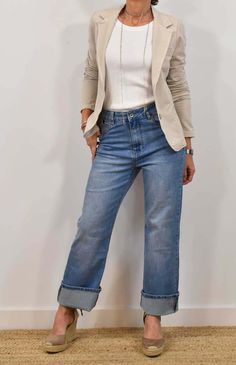 Blazer Beige Outfit Mujer, Outfit 50s, Wide Leg Jeans Outfit, Stylish Outfits For Women Over 50, Beige Blazer, Outfit Mujer, Jeans Outfits, Outfit Trends, Casual Chic Outfit