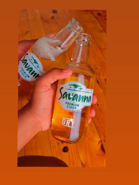 Savanna Cider, Alcohol Pictures, Aesthetic Drinks, Alcohol Aesthetic, Food Therapy, Coffee Cocktails, Pretty Drinks, Dont Touch My Phone Wallpapers, Best Poses For Pictures