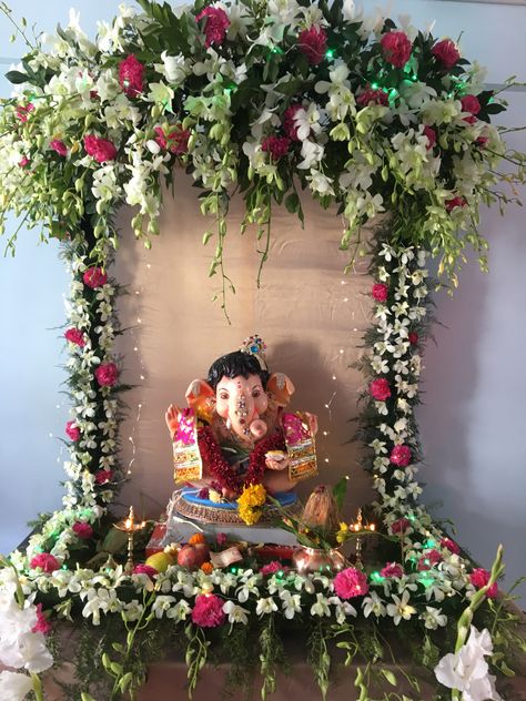 Makhar For Ganpati, Balganesh Decoration At Home, Ganpati Bappa At Home, Ganapathi Decoration At Home, Ganpati Flower Decoration At Home, Small Ganpati Decoration At Home, Simple Ganpati Decoration At Home, Ganpati At Home, Balloon Decoration For Birthday