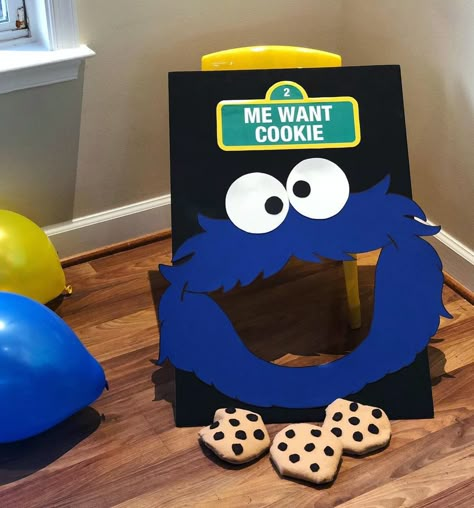 Sesame street party ideas cookie toss game Seaseme Street Birthday Party, Sesame Street Birthday Party Ideas Boy, Elmo Birthday Party Boy, Cookie Monster Birthday Party, The Cookie Monster, Monster 1st Birthdays, Cookie Monster Party, Cookie Monster Birthday, Monster Cookie