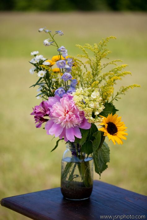 Small Purple Floral Arrangements, How To Arrange Flowers In A Mason Jar, Canning Jar Flower Arrangements, Small Jar Flower Arrangements, Glass Jar Flower Arrangements, Small Wildflower Arrangements, Wildflower Bouquet In Vase, Small Fresh Flower Arrangements, Mason Jar Arrangements Floral