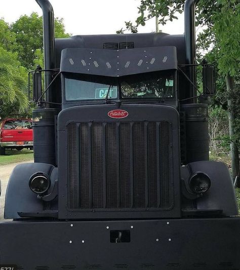 Matte Black Pete ♠️ 📷 by truckersmotivation  #trucker #driver #truckers #trucking #truckingindustry #bigrigs #showtruck #semitruck #18wheeler #trucker Black Semi Truck, Semi Trailer Truck, Trucks Lifted Diesel, Black Truck, Custom Big Rigs, Peterbilt 379, Jacked Up Trucks, Built Truck, Hot Rod Trucks