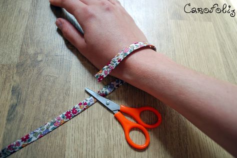 Liberty Bracelet, Bracelet Liberty, Liberty Scarf, Bracelets Liberty, Silk Wrap Bracelets, Son Bracelet, Fabric Bracelets, Friendship Bracelets Diy, Bracelet Diy