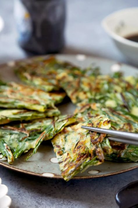 Korean Chive Pancake (Buchujeon) Korean Chive Pancake Recipe, Chive Pancake, Korean Pancake Mix, Korean Pancake, Korean Side Dishes, Pancakes Ingredients, Daily Meals, Asian Food, Korean Food